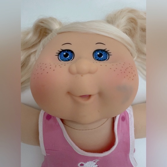 2012 Cabbage Patch Doll with Blonde Hair - Picture 6 of 12